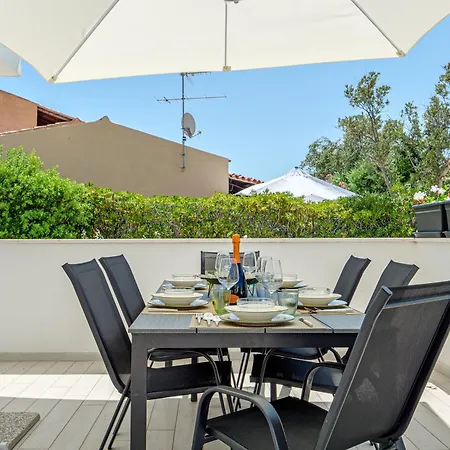 Ada - By And Service Villa