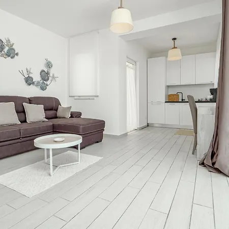 Villa Ada - By And Service *