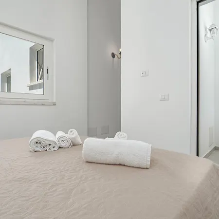 Ada - By And Service Villa Golfo Aranci