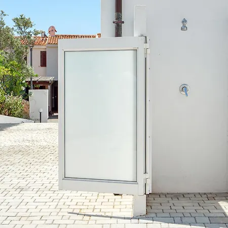 Ada - By And Service Golfo Aranci