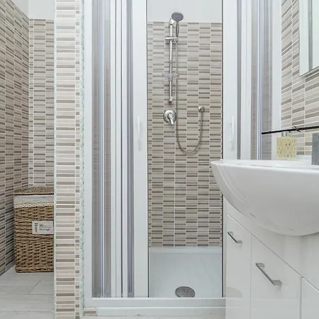 Ada - By And Service Villa *