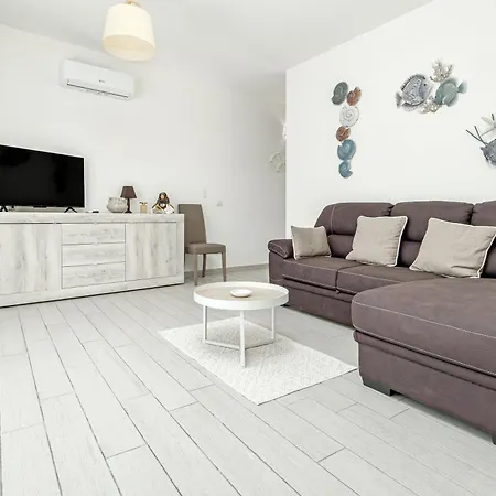 Villa Ada - By And Service